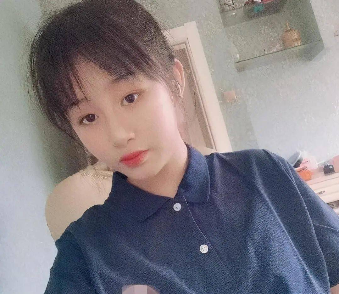 吴启华12岁女儿曝近况读贵族学校年费20万自拍表情引争议