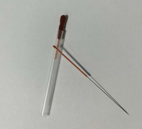 根据这位患者的病情,主要以腰痛为主诉,陈小砖主任建议运用筋针治疗