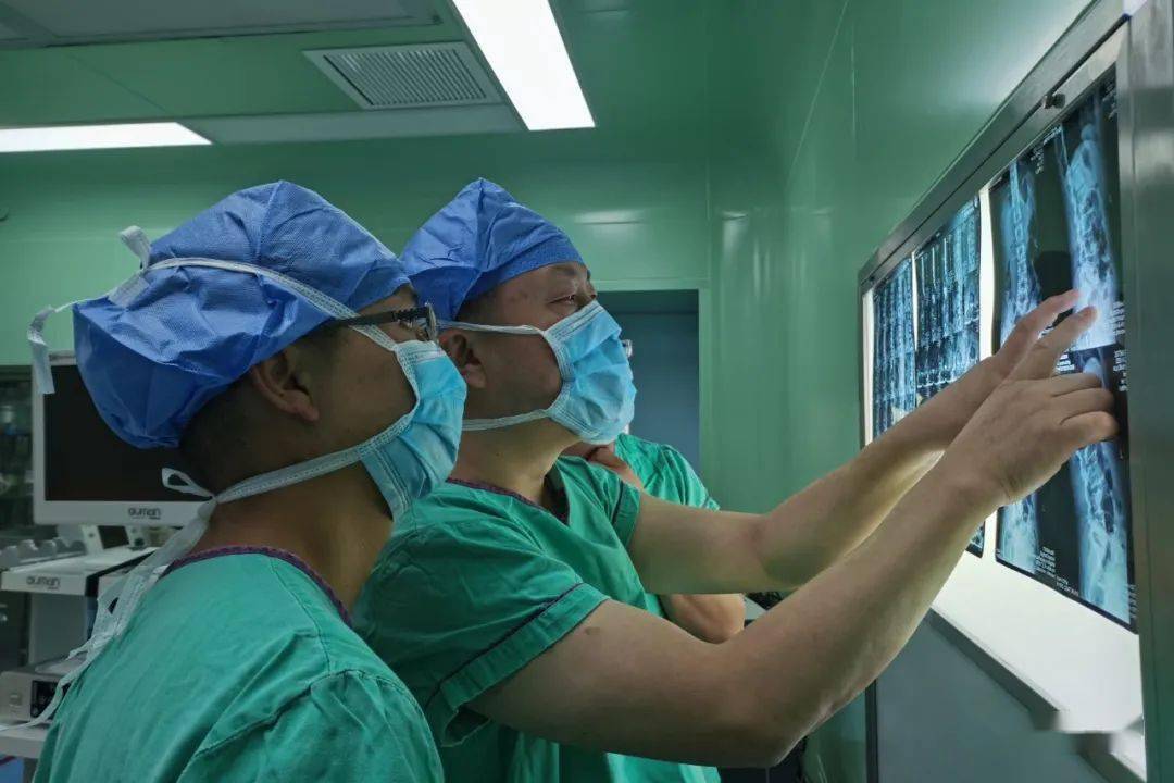 会理首台腰椎间盘突出微创手术成功实施