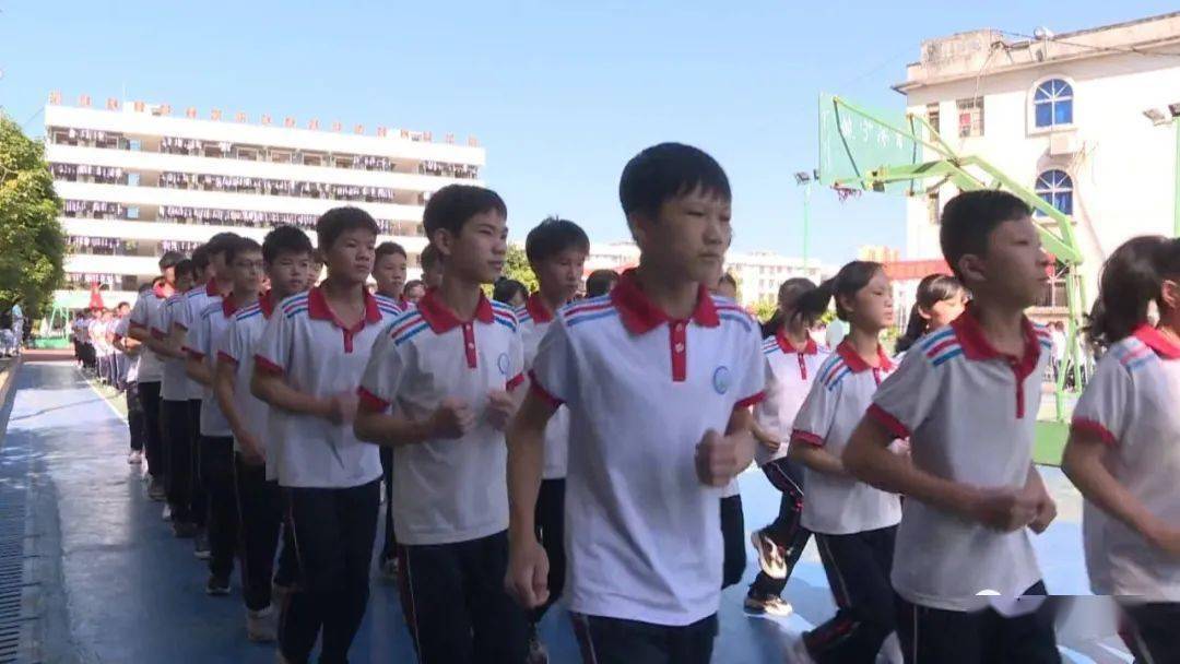 宁明县民族中学开展"大课间操"比赛_手机搜狐网