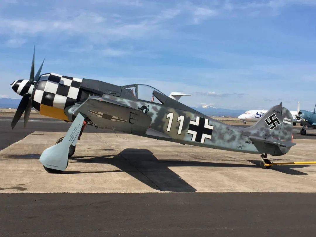 模型参考飞翔的fw190a8屠夫之鸟实机超多细节照片