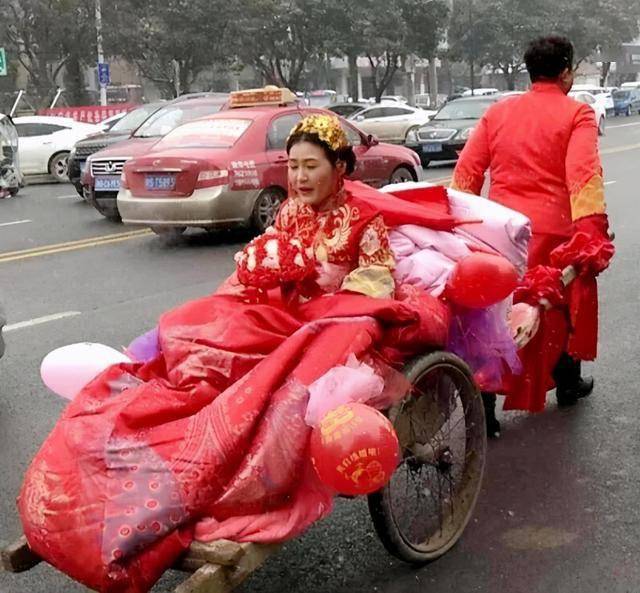 美女主播刘飞儿透露结婚要求接亲不用玛莎拉蒂但是力气得大