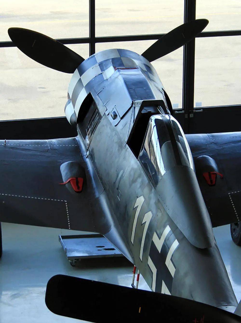 模型参考飞翔的fw190a8屠夫之鸟实机超多细节照片