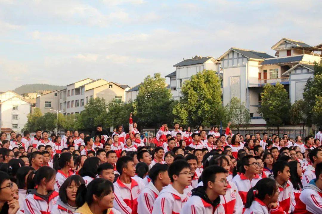 炫酷有趣余庆中学上演科学实验表演秀