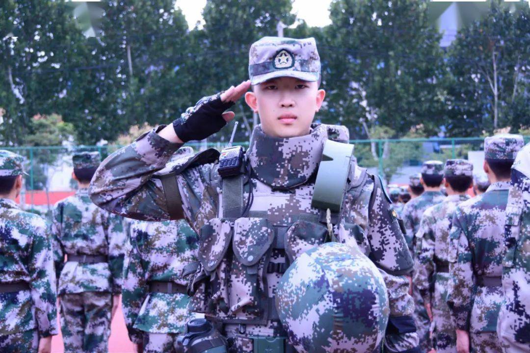 帅炸了今天黄科这群帅气的教官来霸屏男友力爆棚