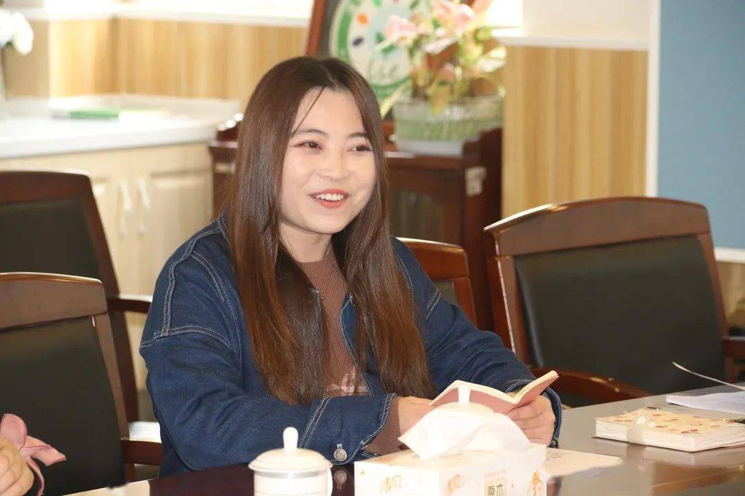 接着,由总园执行园长张倩倩致开场辞.