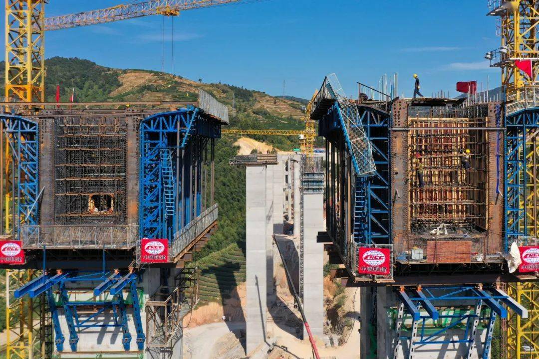 新进展漳武高速书洋特大桥首个0号块顺利完成浇筑