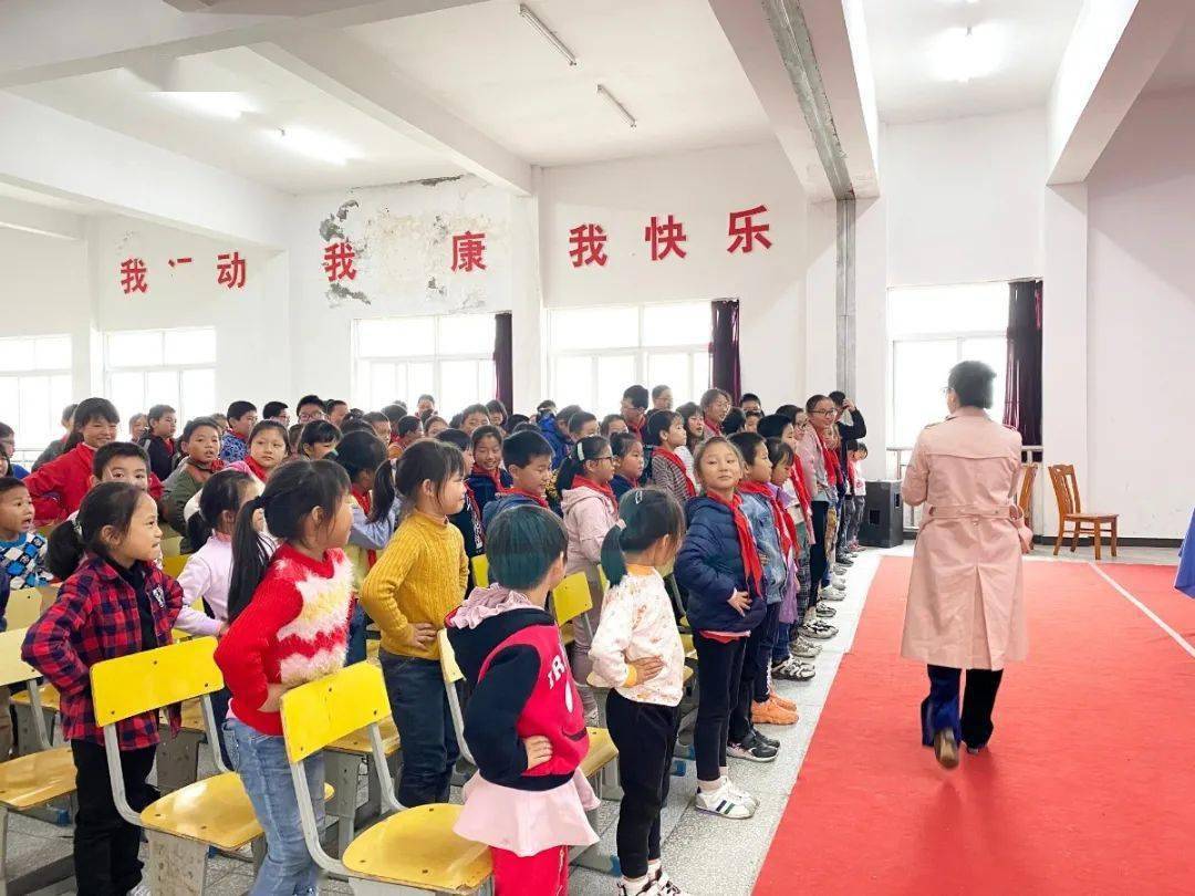 10月27日,海安市图书馆联合市朗诵协会在沙岗小学开展了"朗诵的魅力"