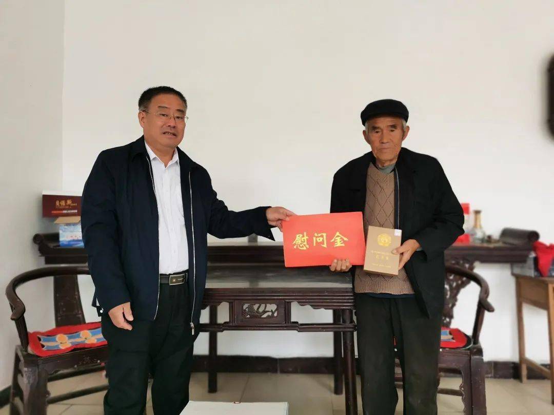 孟庆华先后到抗美援朝老战士李三恒,郑学祥,尚清礼家中进行走访慰问.