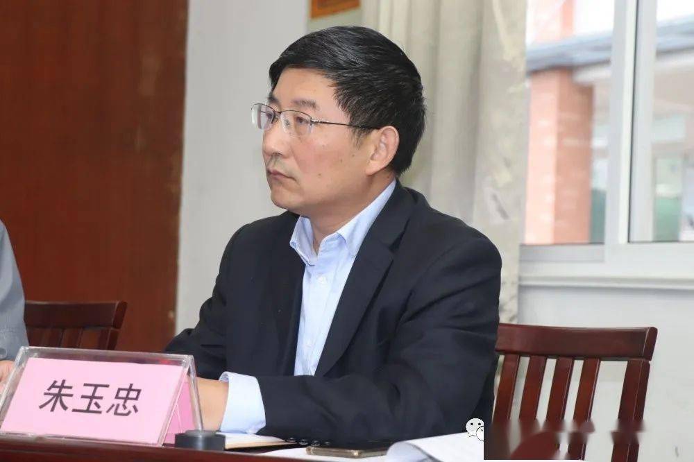 总结发言最后,教育局副局长王吉东做了总结发言,对与会专家的指导与