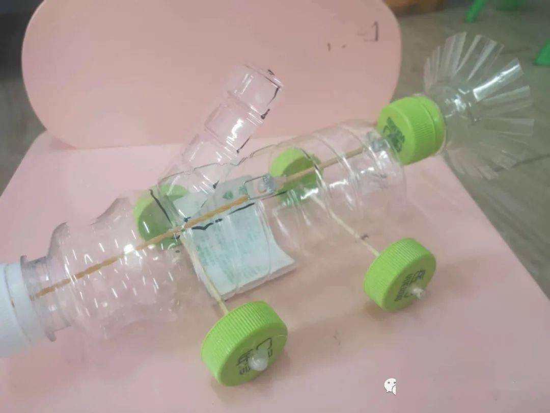 橡皮筋矿泉水瓶做小车图片