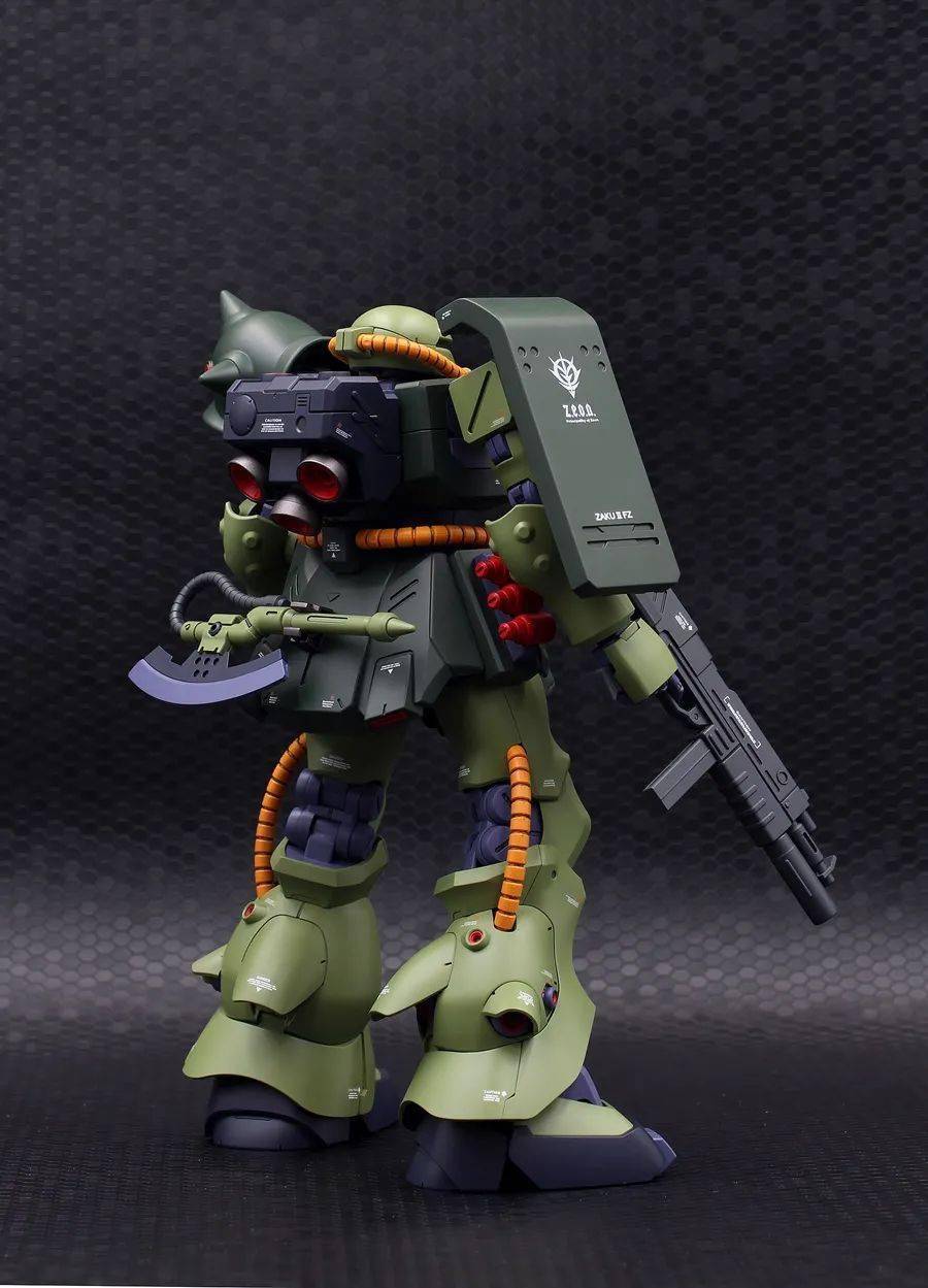 是最原始的配色也会有非常赞的效果,altium x的这个re扎古2改就是如此