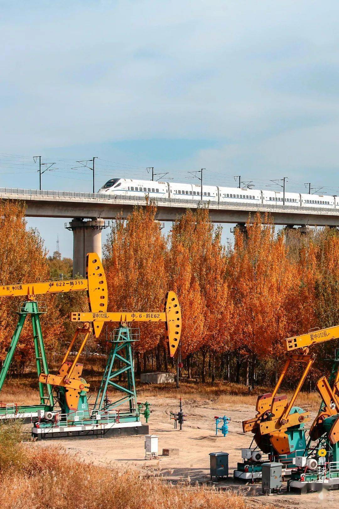 第2横 -京兰通道它由北京出发经呼和浩特,银川连接甘肃兰州连接