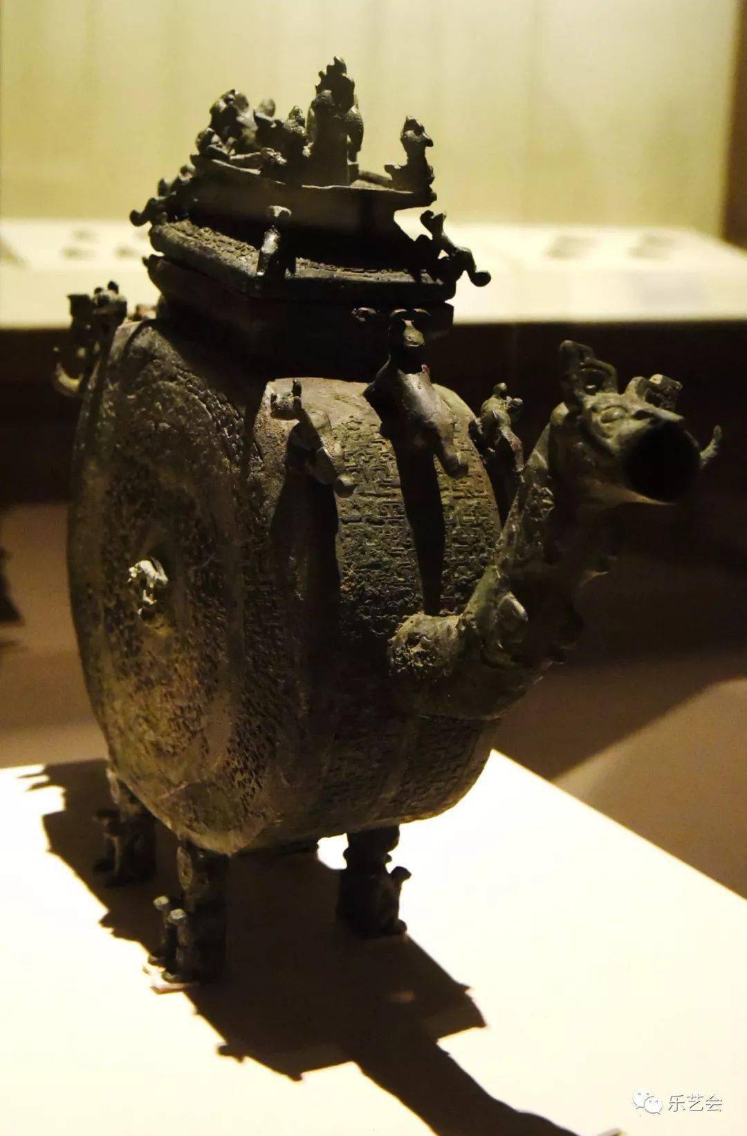 蟠虺纹青铜簋盘盉盨与车形器六行孙振华分享国博丝路孔道展七