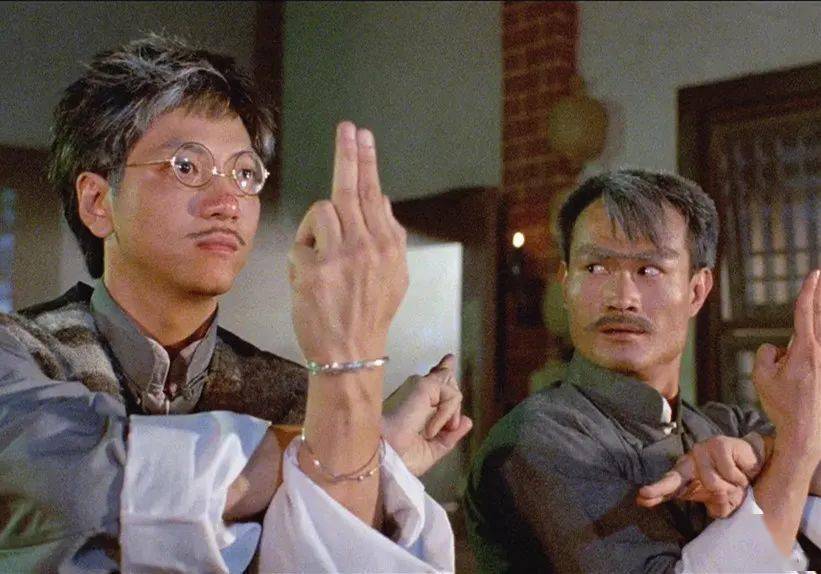 为拍段子头顶痰盂出镜68岁香港老戏骨陈友近照皱纹横生皮肤松弛显老