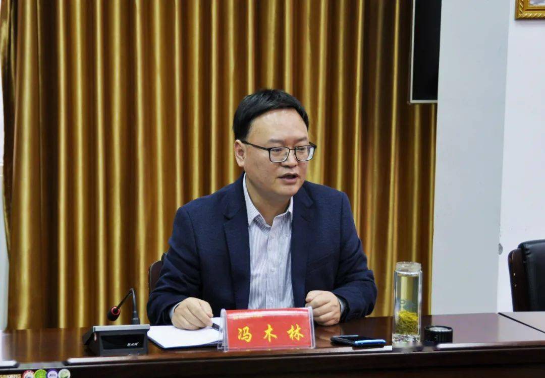 在座谈会上,郧县农商银行党委书记,董事长唐志军首先汇报了前三季度