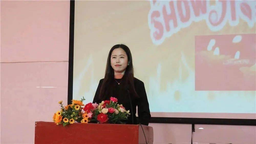 在2020-2021学年河北冀州中学班主任基本功大赛中,高三年级李蕊老师脱