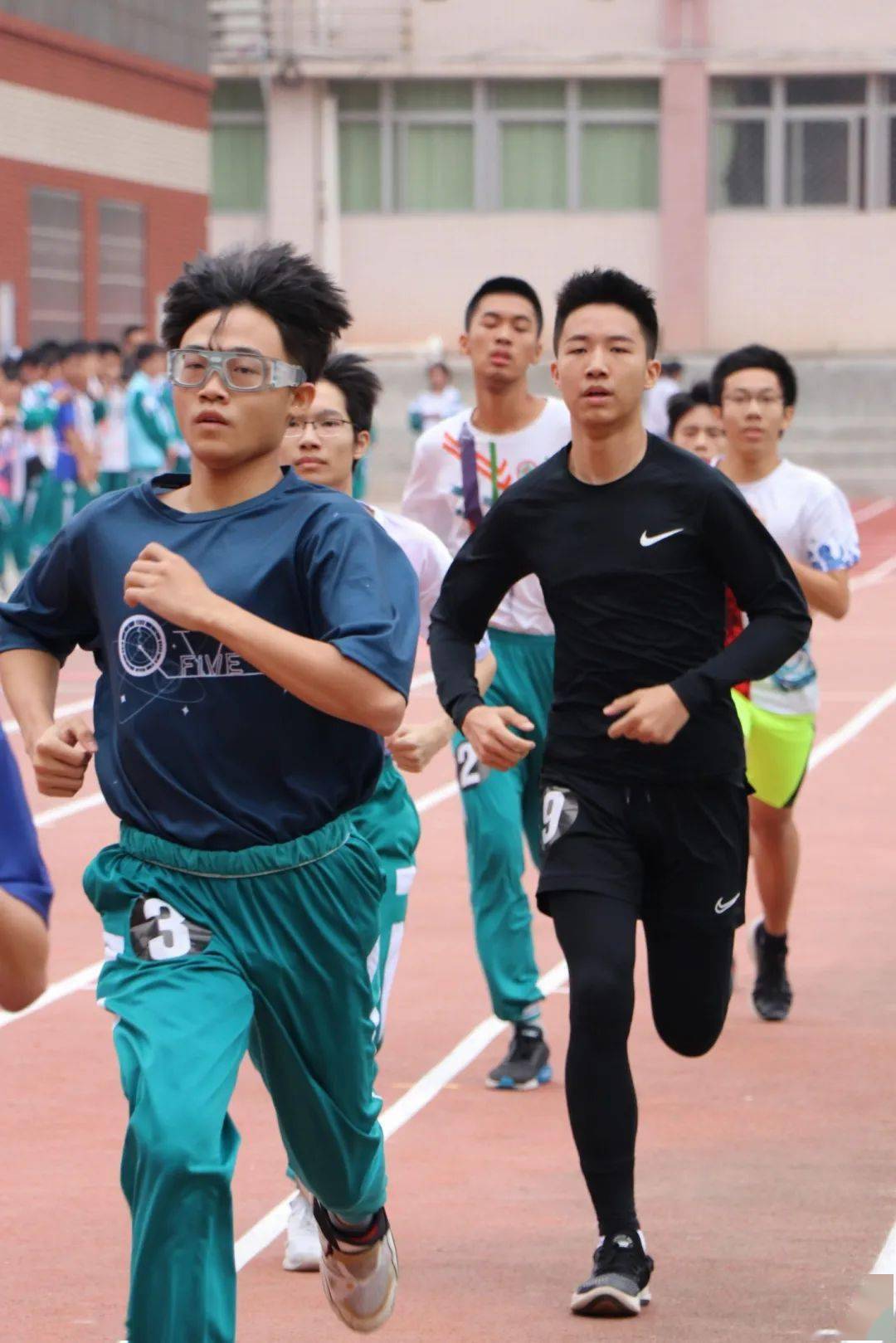 运动迸发活力 赛场拼出自我——省实越秀第三届校运会侧记
