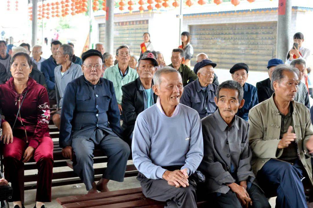 湛江市吴西村九九重阳节感恩孝亲文化活动名旦黄雪荣演唱雷歌作词陈