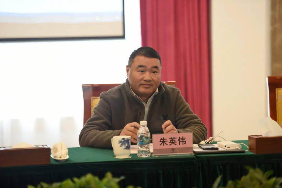 集团总经理唐新发,副总经理卢宇新,朱英伟,张红伟