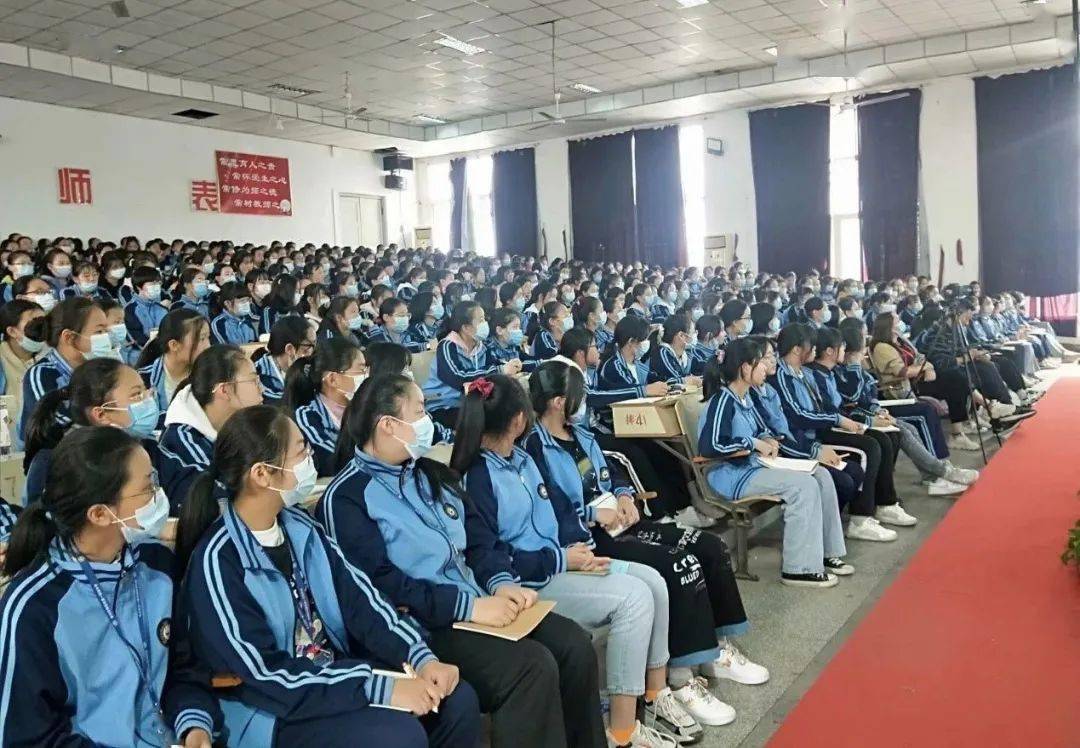 校园资讯关注女生教育共促健康成长阳逻一中开展关爱女生系列活动