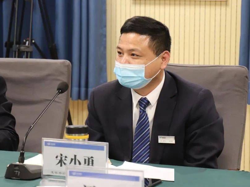 百舸争流奋楫者先千帆竟发勇进者胜