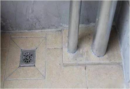 三小间样板应展示防水剖面展示,排水主管,支管安装;等电位箱;止水台