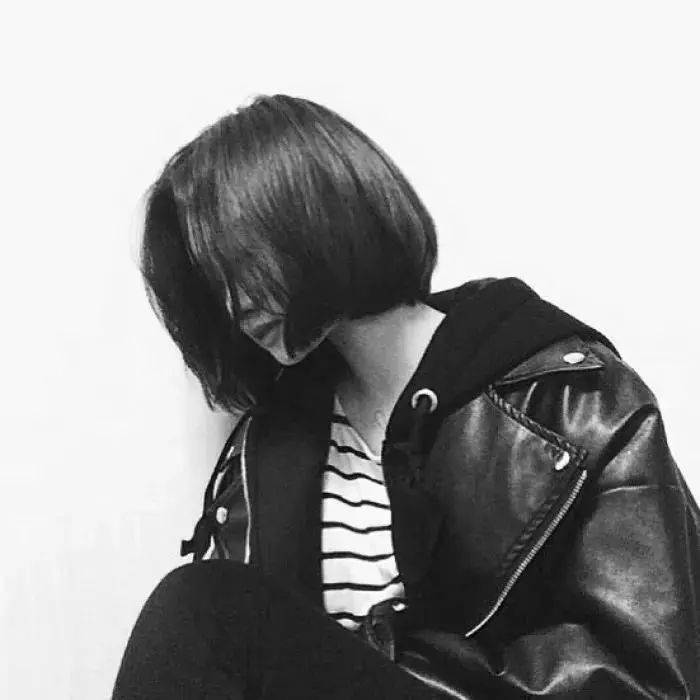 黑白灰色个性头像