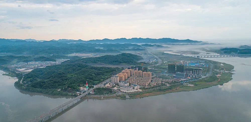 霍山县位于安徽省西部大别山腹地,淮河一级支流淠河源头.