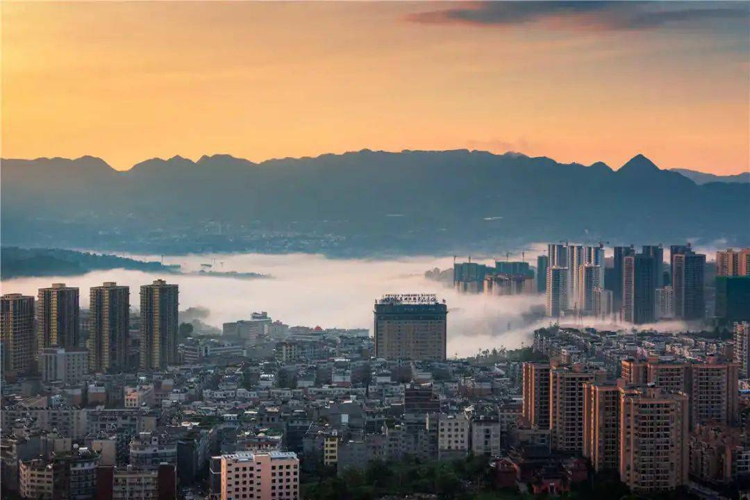 《雾城》相机:sony光圈:f/5.6曝光时间:1/200秒iso:125