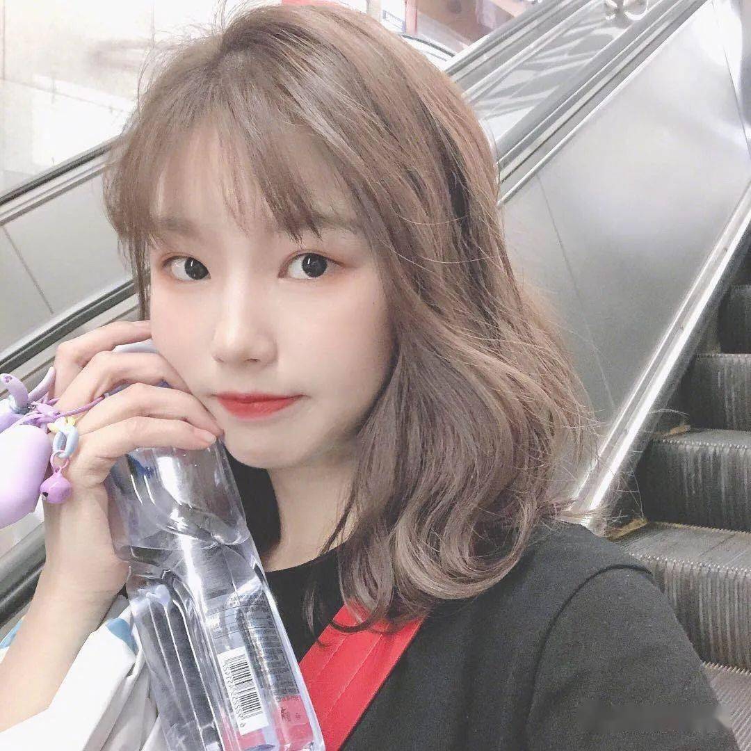 "秋季爆款初恋减龄锁骨发" 6 0 款_发型