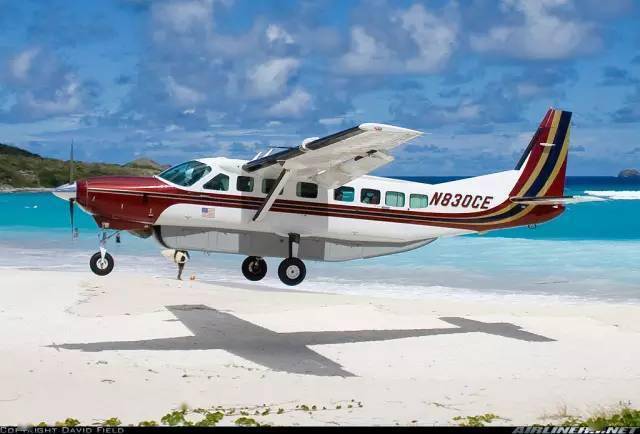 塞斯纳208"大篷车" 皮实耐用用途广_飞机