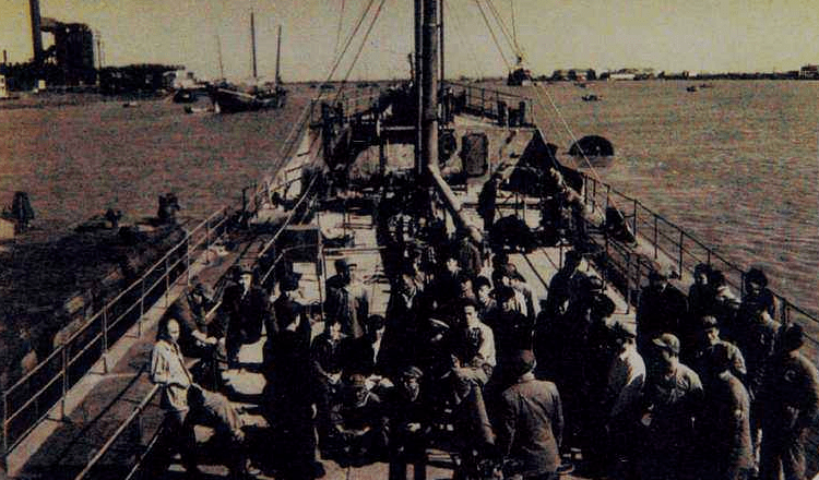 这就是当年在船长室和方枕流开会的几名骨干船员.