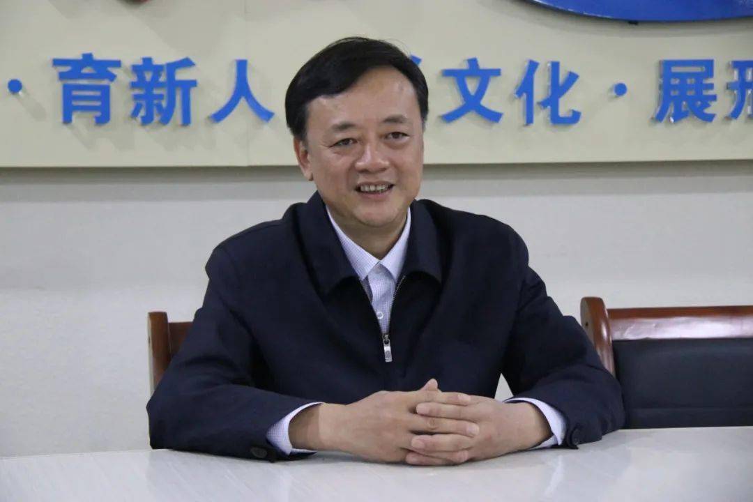 县长黄枝君到融媒体中心调研座谈