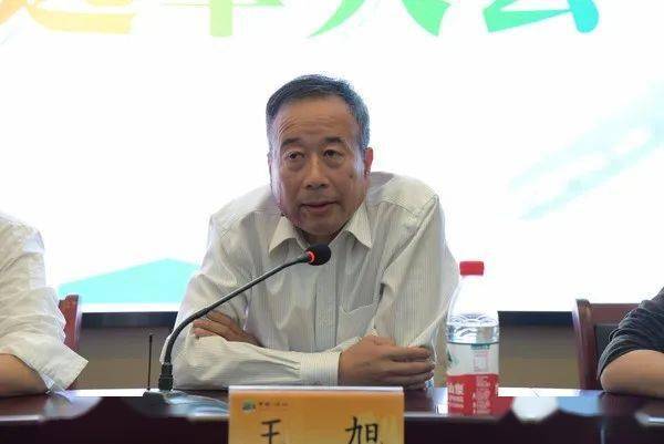 副市长何正芳,市人大常委会原副主任 ,羽毛球协会第一届会长王旭等