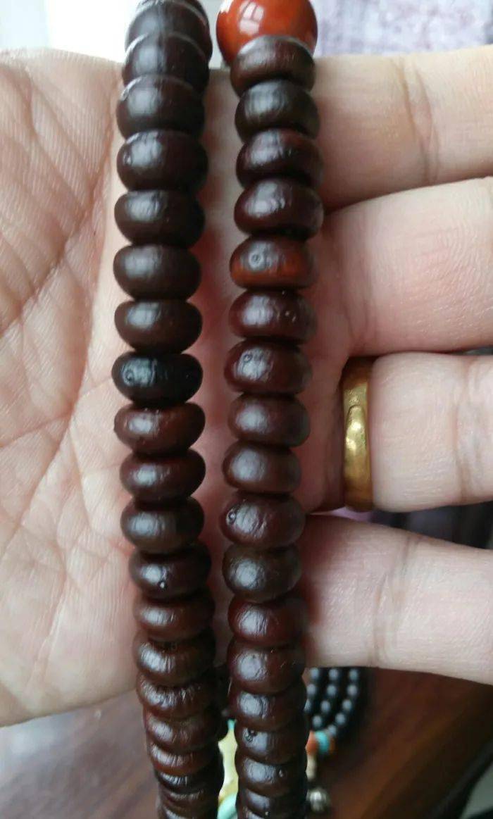 鬼角菩提 说实话,第一次见到 鬼角菩提的时候,还以为是用菱角穿成的