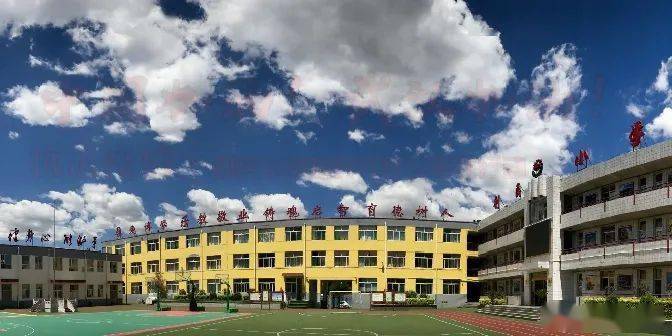 "检护幼苗 法助脱贫"校园捐赠活动走进利民小学