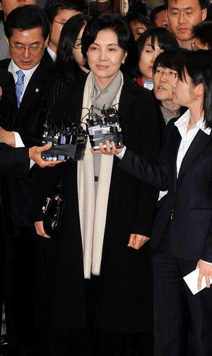 囚犯女儿做三星太后娘家变财阀和儿子撕x她才是最爽富婆