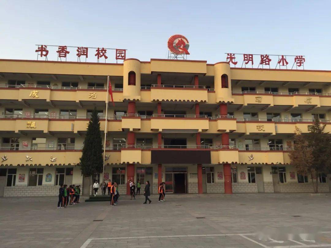 呼市回民区光明路小学聚力承办内蒙古第二届"小小讲解员"公益大赛预选
