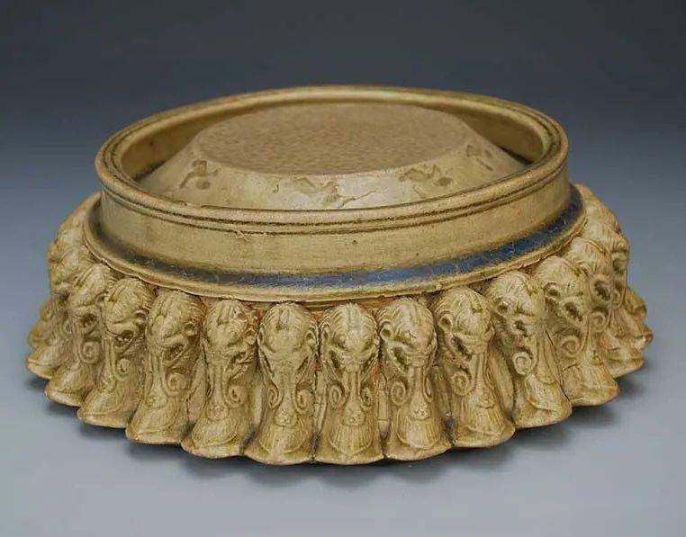 【云赏文物】隋象首圈足辟雍青瓷砚(下)