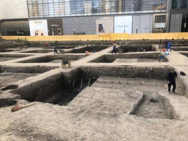 挖出宝贝啦南京新街口正在考古挖掘