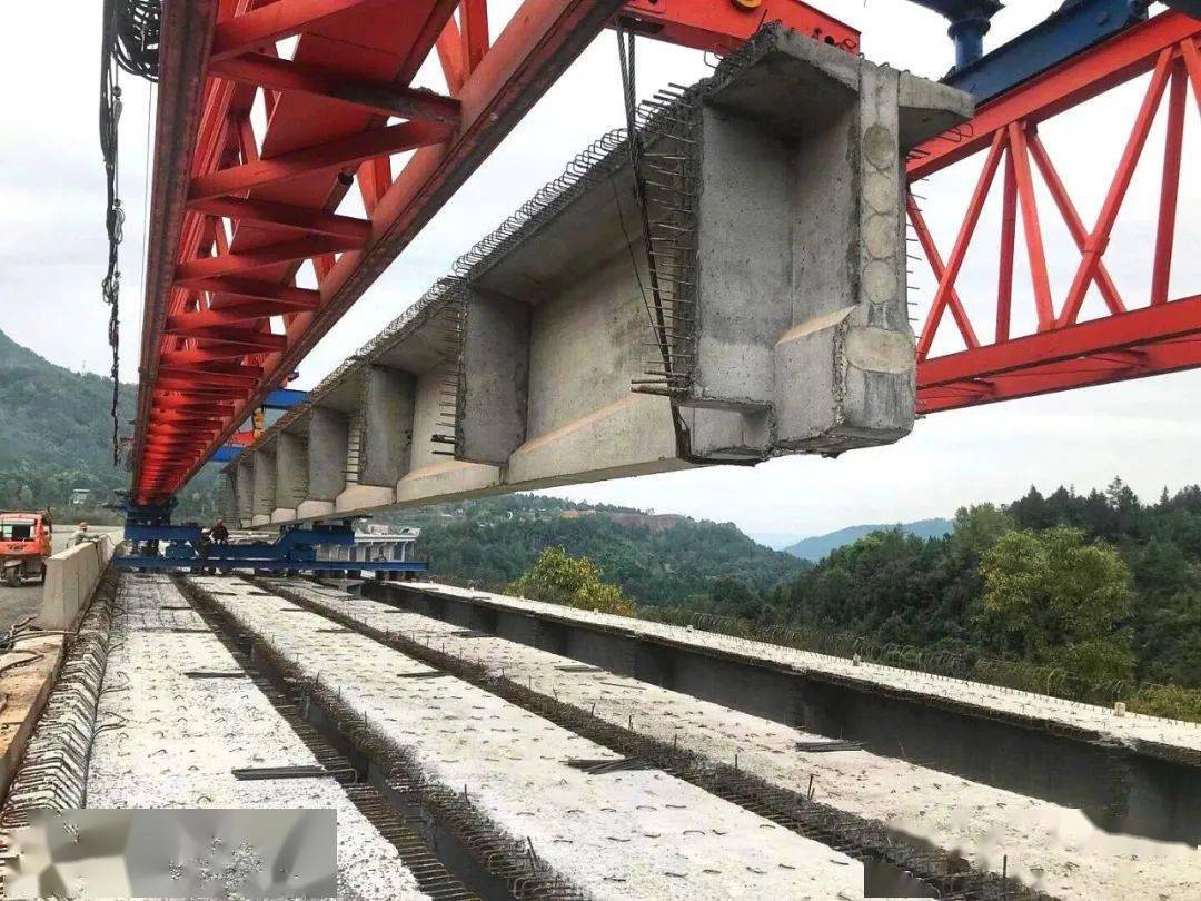 大桥上部构造采用预应力砼简支t梁,先简支后桥面连续,下部构造桥墩