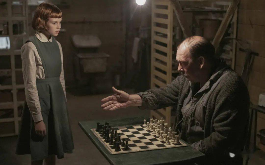 美剧《后翼弃兵》:兵到底线,化身为后