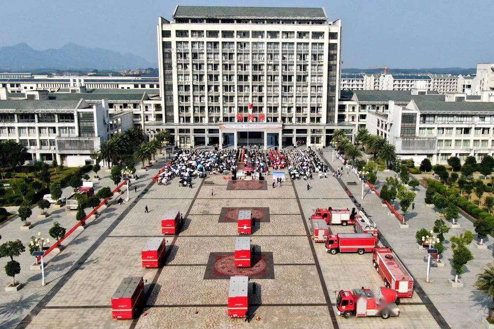 订阅 点击查看更多订阅内容> 11月3日下午, 广西来宾市在广西科技师范