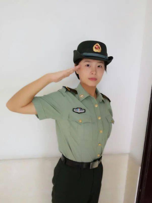 超飒巾帼不让须眉黄科女教官请求出战