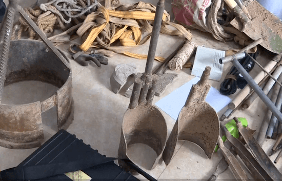 陕西盗墓贼落网警察查获到他们的作案工具后惊讶了太先进