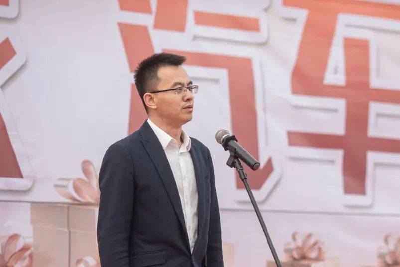 抚顺市商务局副局长梁峻嵩致辞,抚顺大乘汽车销售服务有限公司总经理