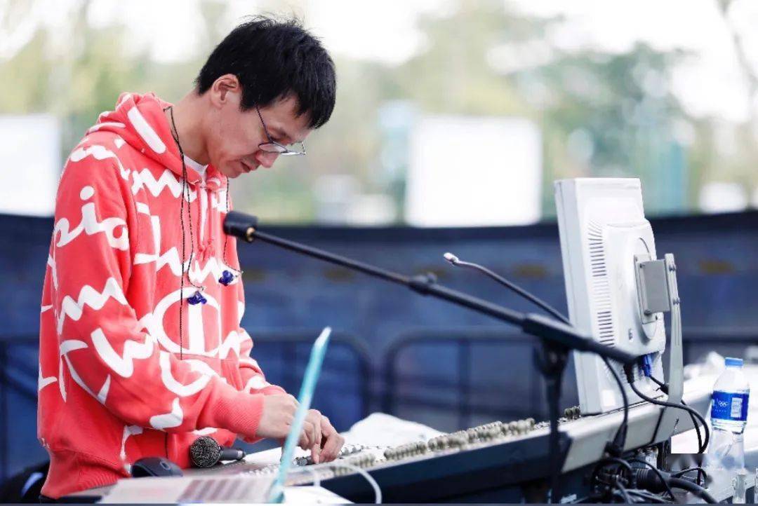 和三位老师:资深调音师,音响工程师张小年;资深演唱