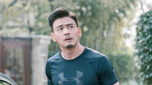 欢乐颂2包奕凡在母亲面前演戏虽然演技很拙劣但骗母亲足够