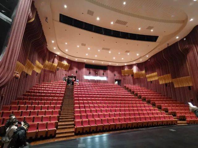 戏曲的地方, 11月6日,郑州市委宣传部新闻发布办召开郑州大剧院开幕